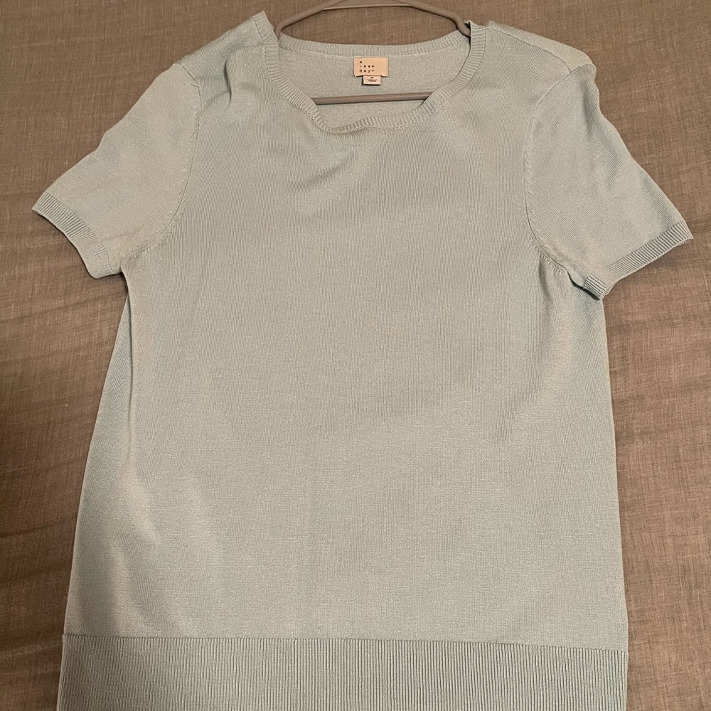 Light blue knitted short sleeve